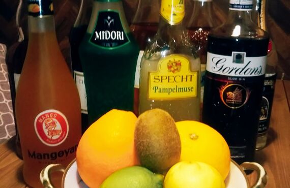 幡ヶ谷のBAR木蓮でフレッシュフルーツカクテルはいかがですか