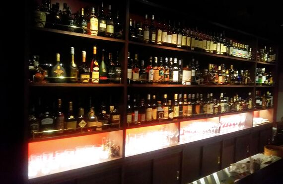 幡ケ谷のBAR木蓮はウイスキー以外にも各種スピリッツを取り揃えています。